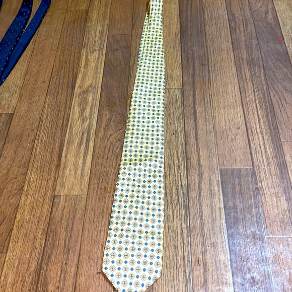 Burberry - Picture 1 of 4